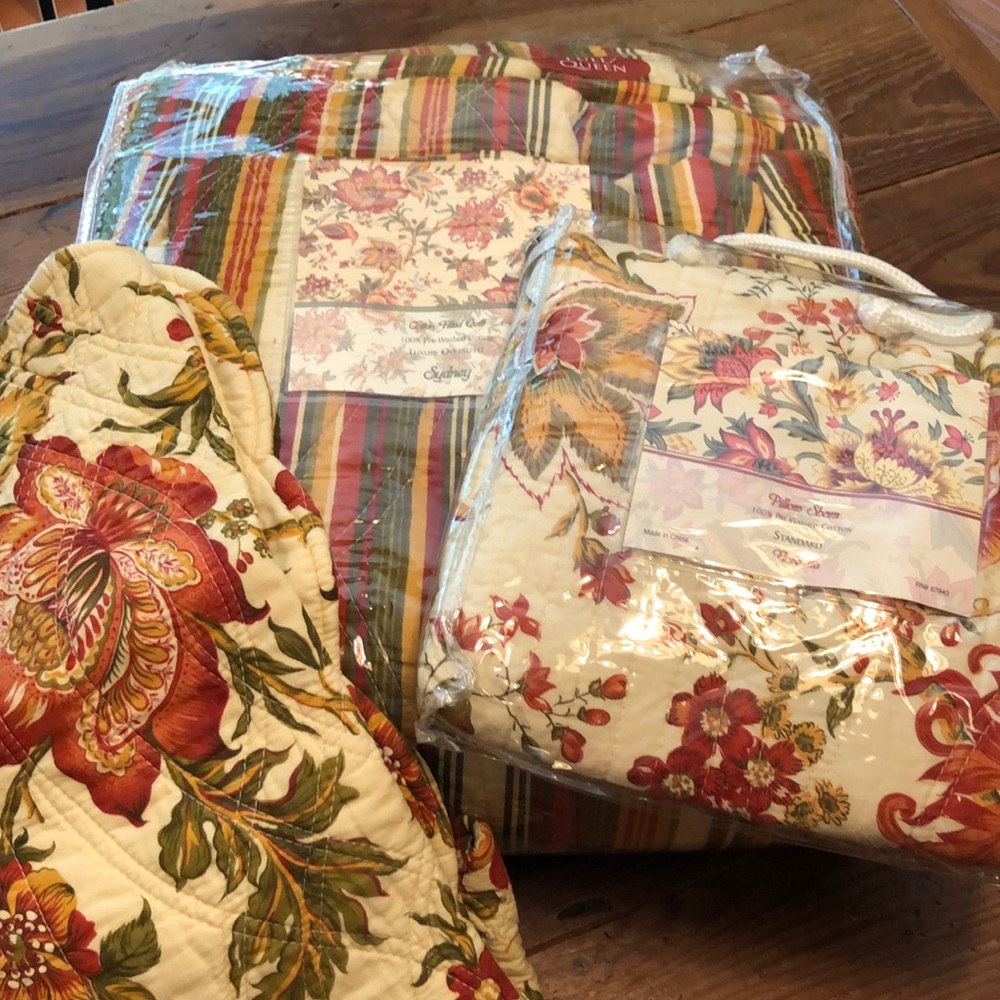 Full / Queen quilt with 2 shams